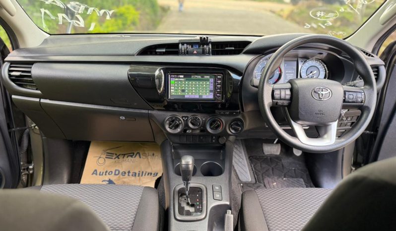 
								Toyota Hilux full									