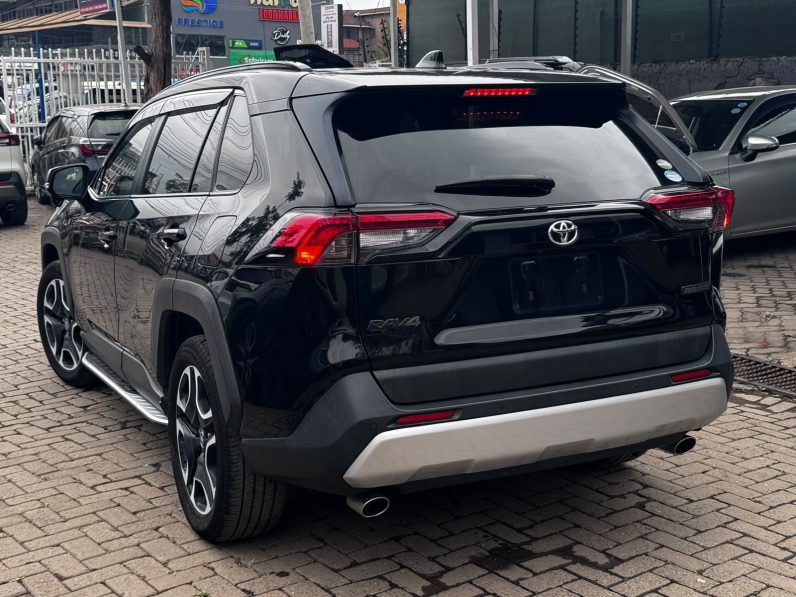 
								Toyota Rav4 full									