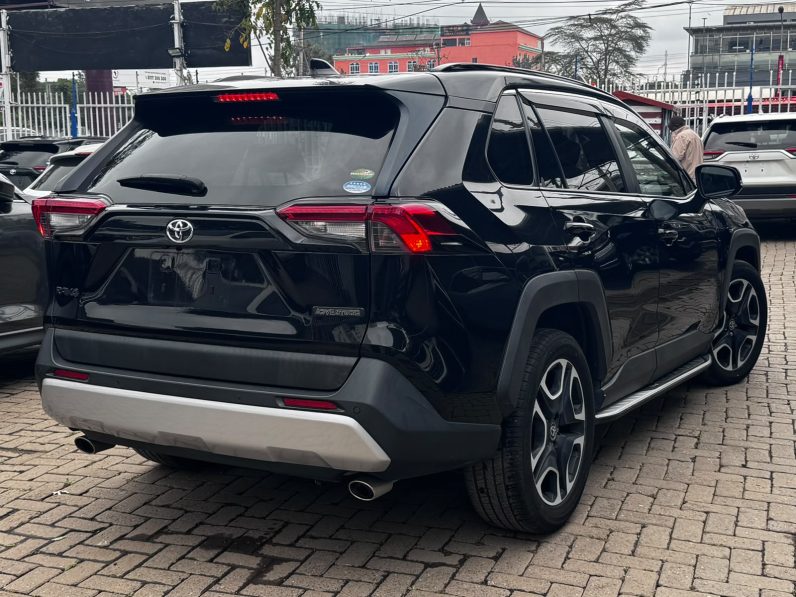 
								Toyota Rav4 full									