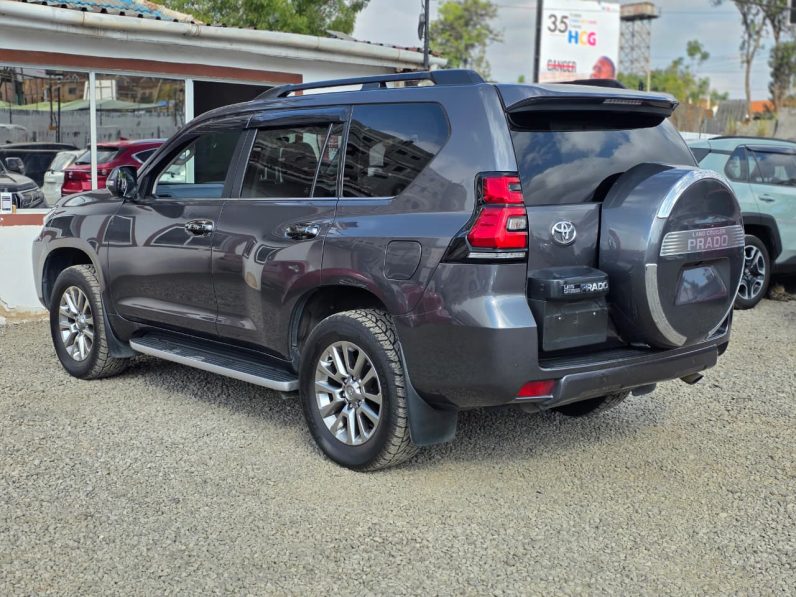 
								Toyota Land Cruiser Prado Kakadu full									