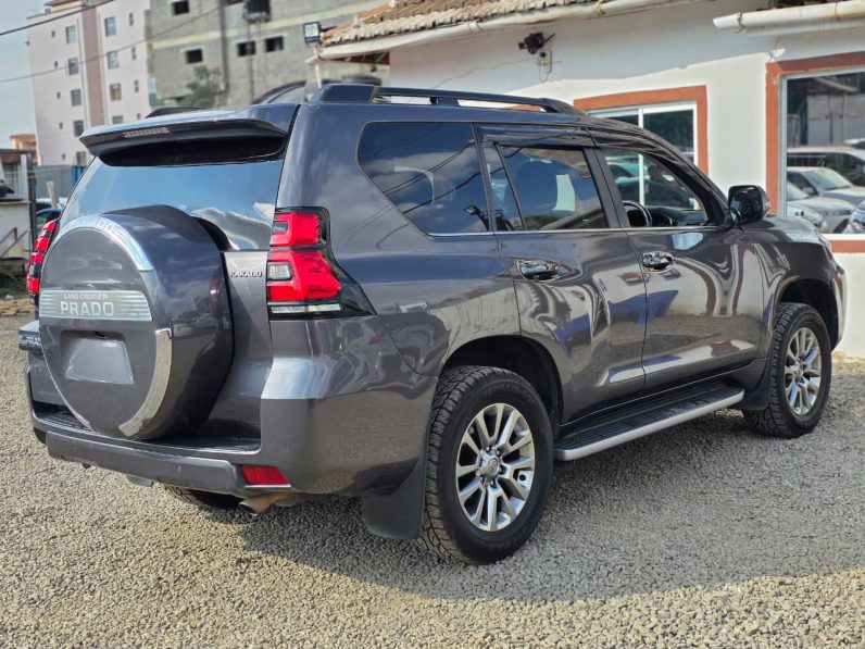 
								Toyota Land Cruiser Prado Kakadu full									