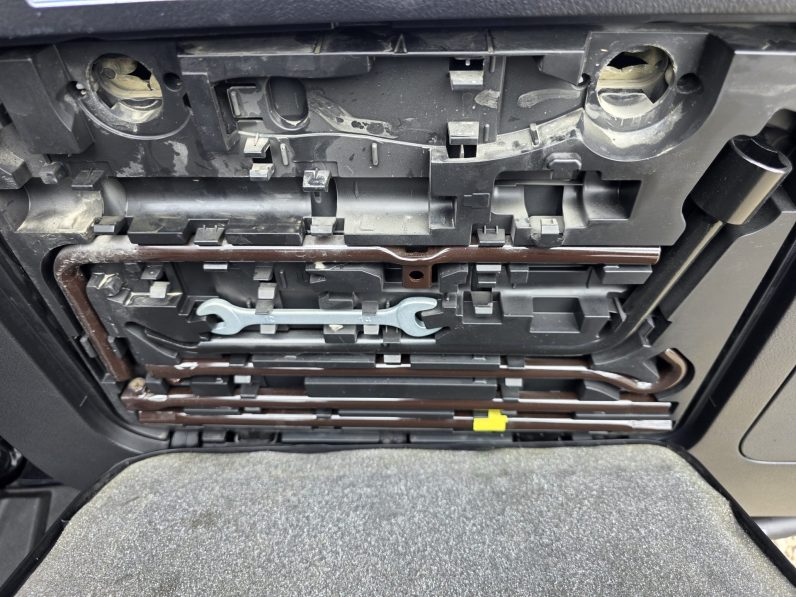 
								Toyota Land Cruiser Prado Kakadu full									