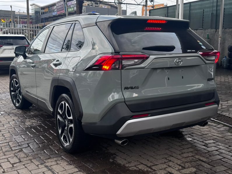 
								Toyota Rav4 full									