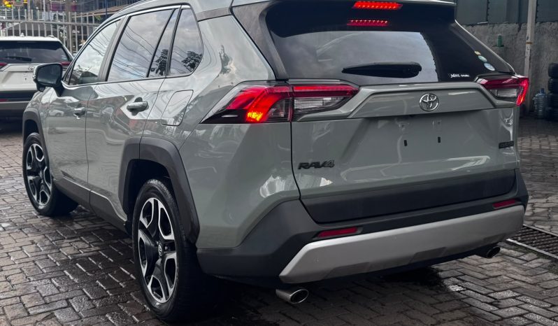 
								Toyota Rav4 full									