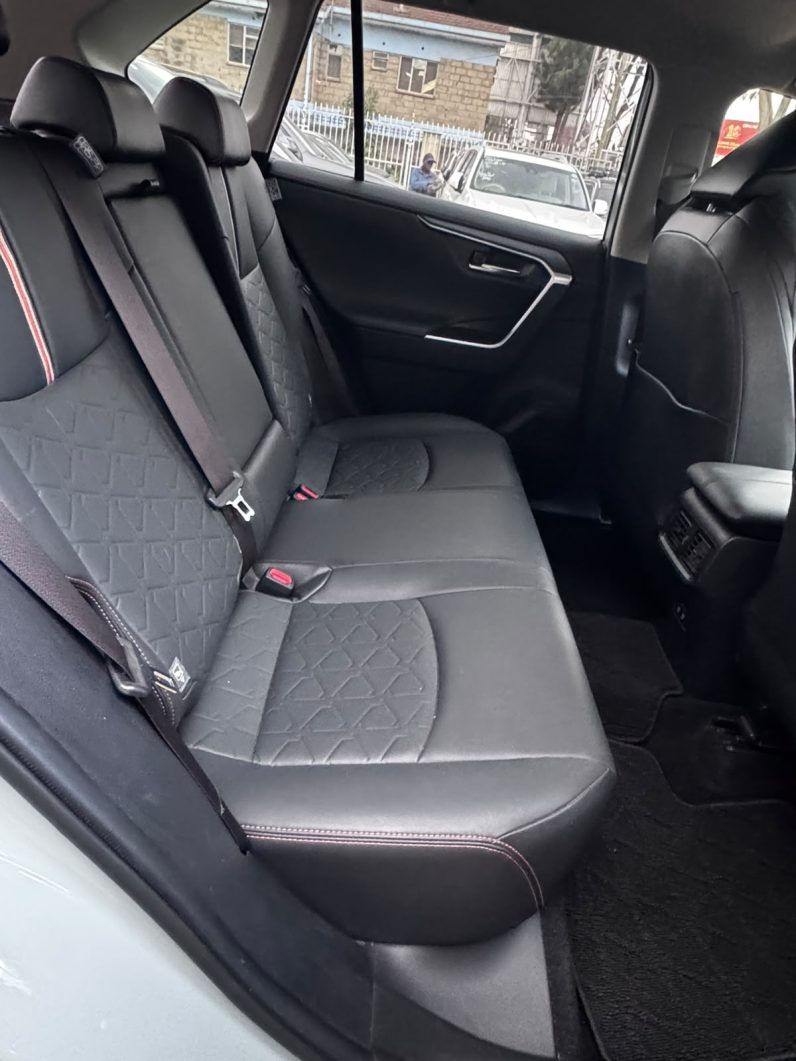 
								Toyota Rav4 full									