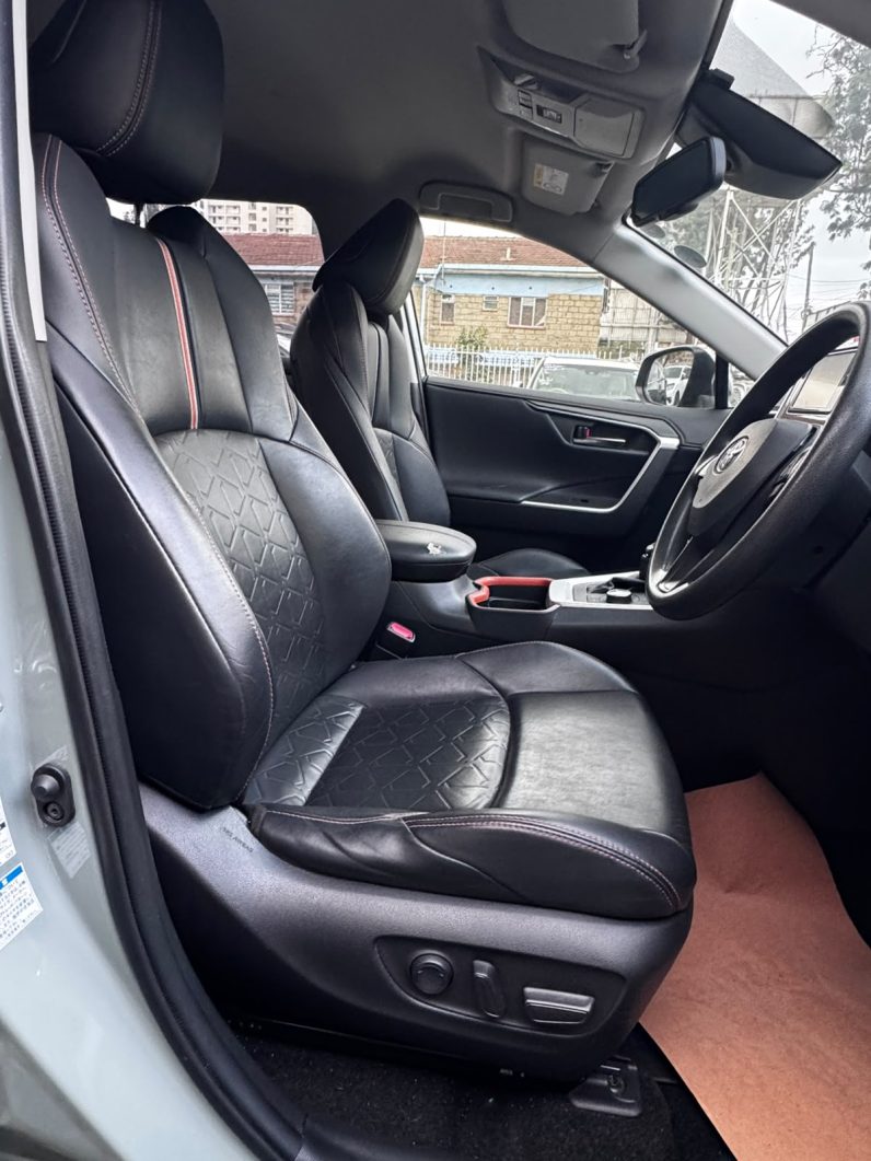 
								Toyota Rav4 full									