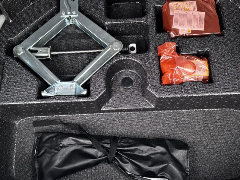 
								Toyota Rav4 full									