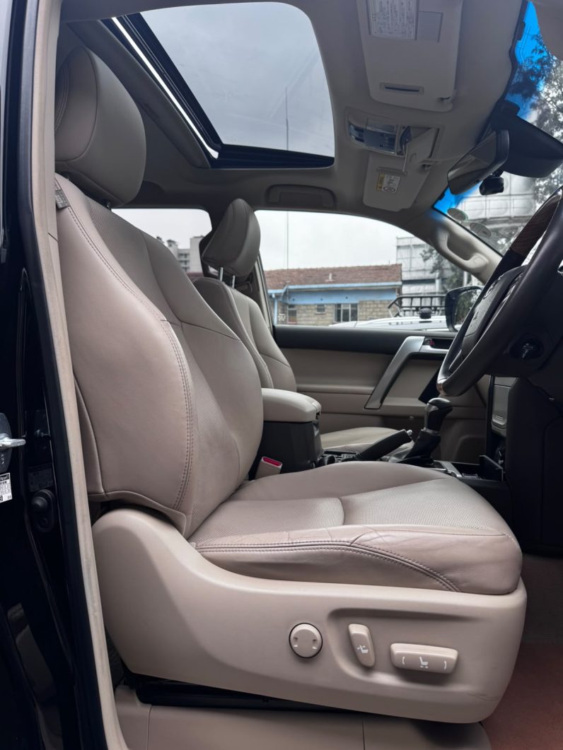 
								Toyota Land Cruiser Prado TXL full									