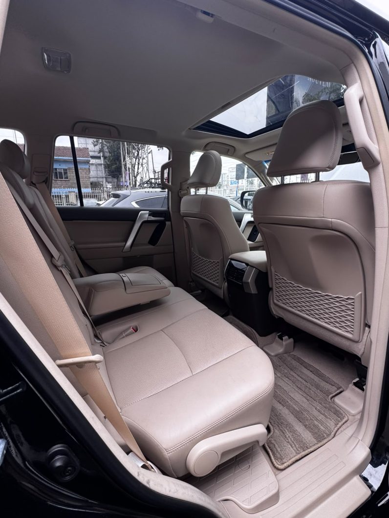 
								Toyota Land Cruiser Prado TXL full									