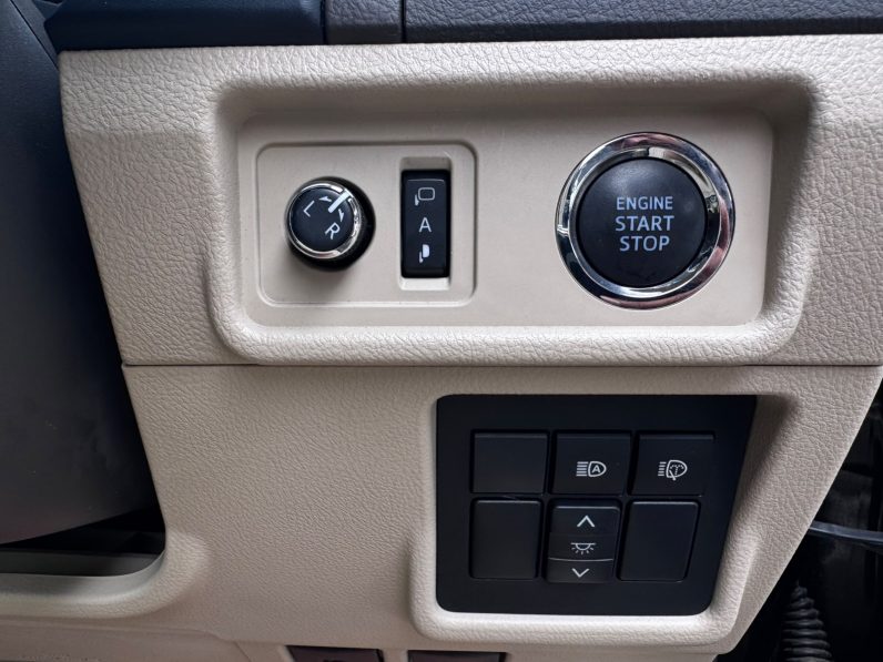
								Toyota Land Cruiser Prado TXL full									