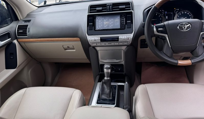 
								Toyota Land Cruiser Prado TXL full									