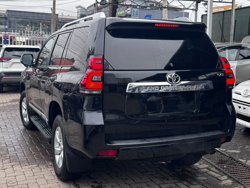 
								Toyota Land Cruiser Prado TXL full									