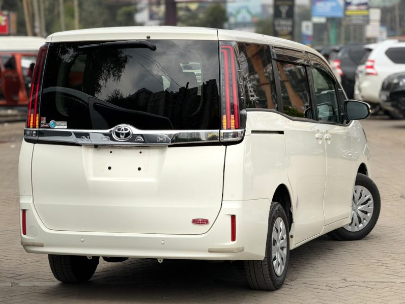 
								Toyota Noah full									
