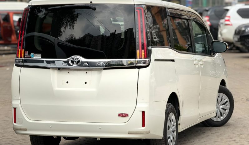 
								Toyota Noah full									