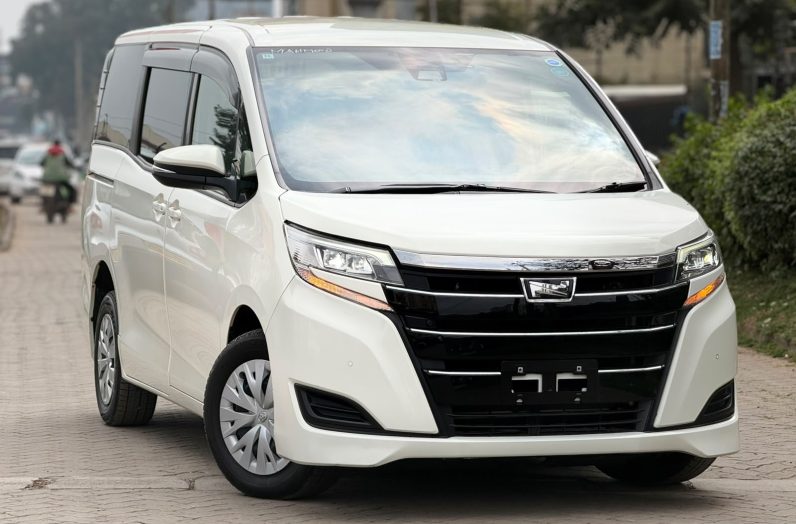
								Toyota Noah full									