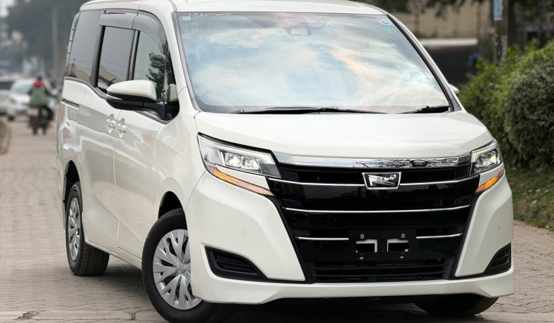 
								Toyota Noah full									