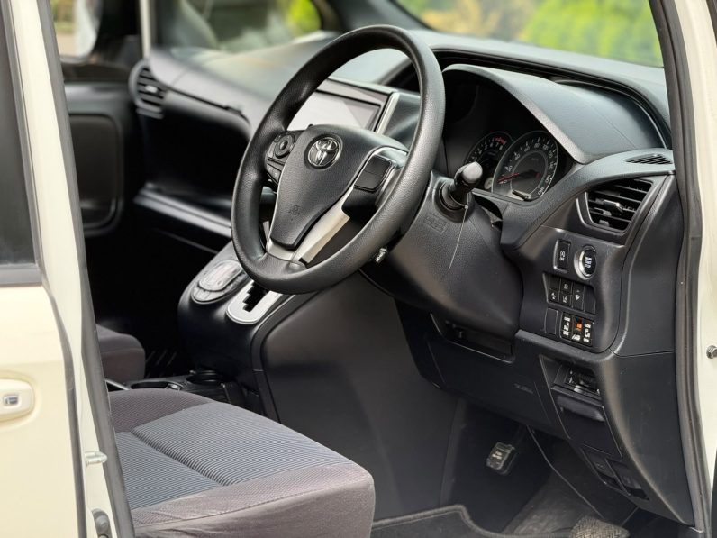 
								Toyota Noah full									