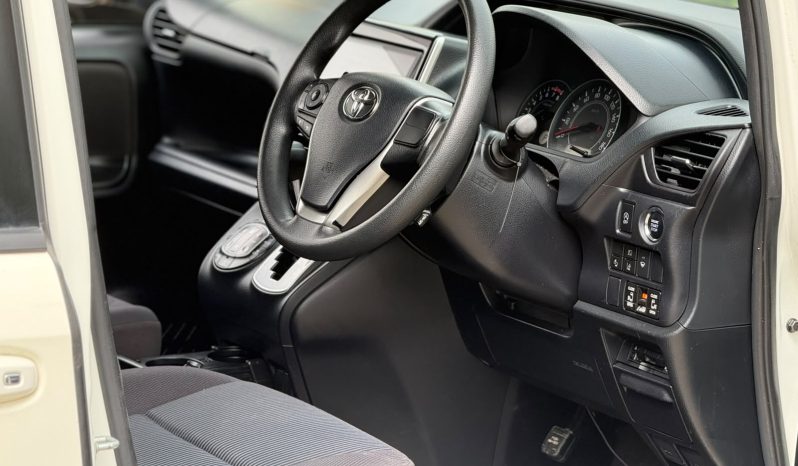 
								Toyota Noah full									