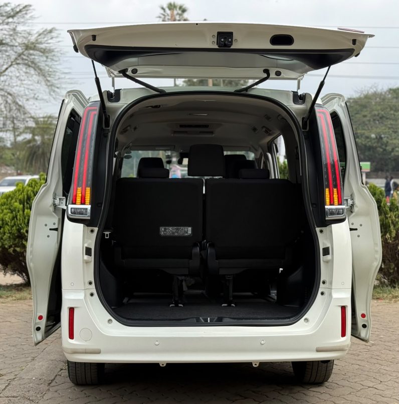 
								Toyota Noah full									