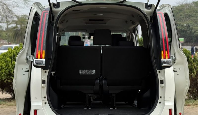 
								Toyota Noah full									