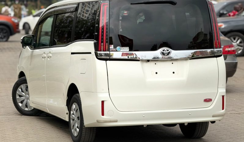 
								Toyota Noah full									