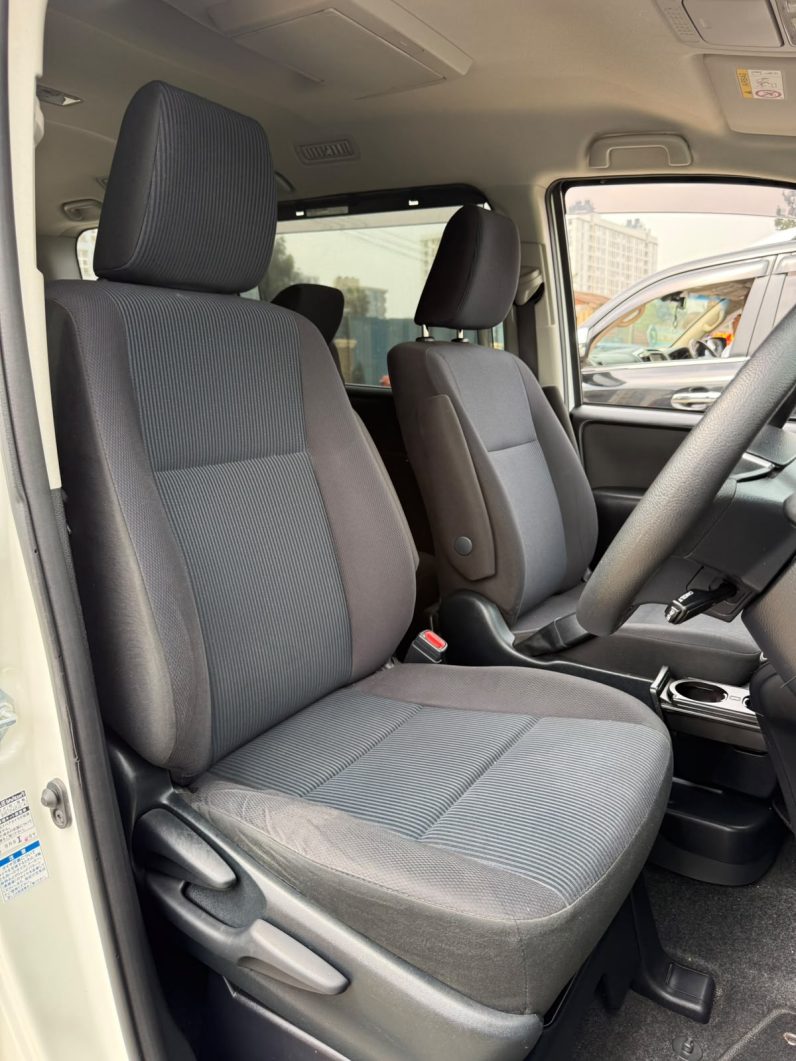 
								Toyota Noah full									