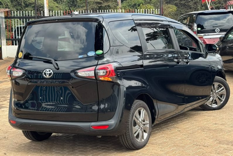 
								Toyota Sienta full									
