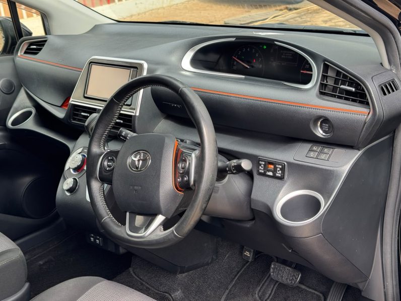 
								Toyota Sienta full									