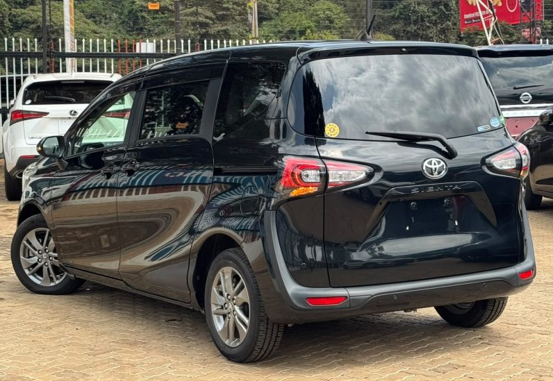 
								Toyota Sienta full									