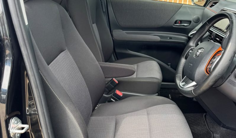 
								Toyota Sienta full									