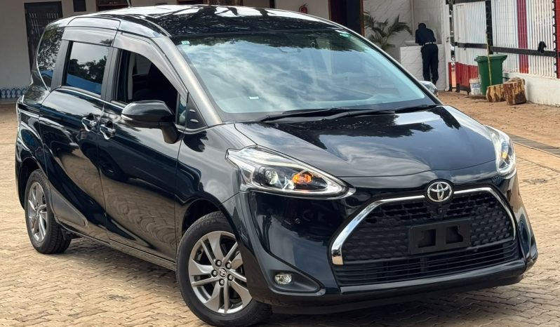 
								Toyota Sienta full									