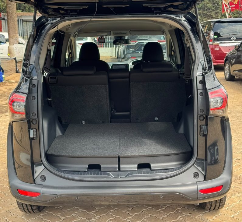 
								Toyota Sienta full									
