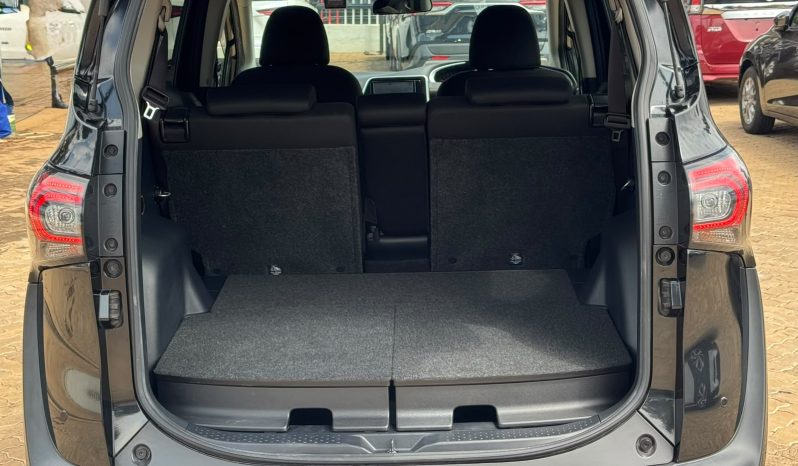 
								Toyota Sienta full									