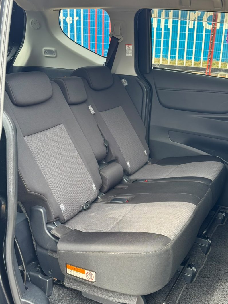 
								Toyota Sienta full									