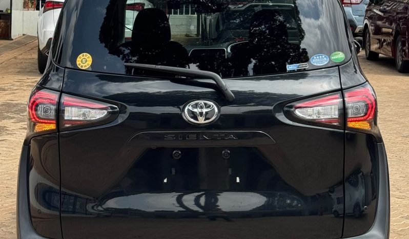 
								Toyota Sienta full									