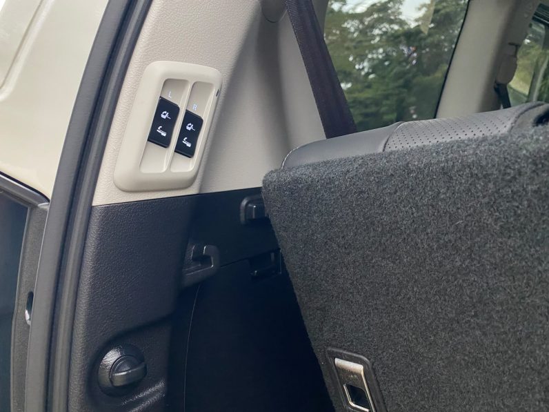 
								Toyota Landcruiser Prado TXL full									
