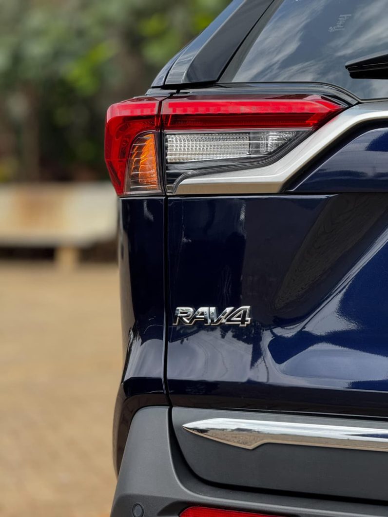 
								Toyota Rav4 full									