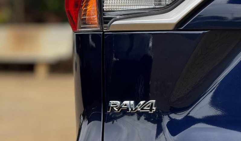 
								Toyota Rav4 full									