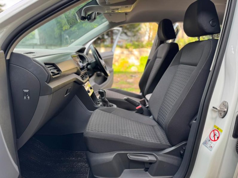 
								Volkswagen T-Cross full									