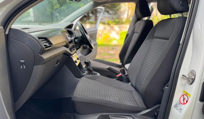 
								Volkswagen T-Cross full									