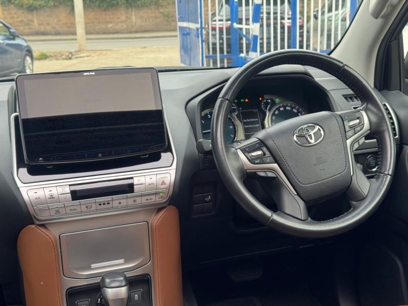 
								Toyota Land Cruiser Prado TXL full									
