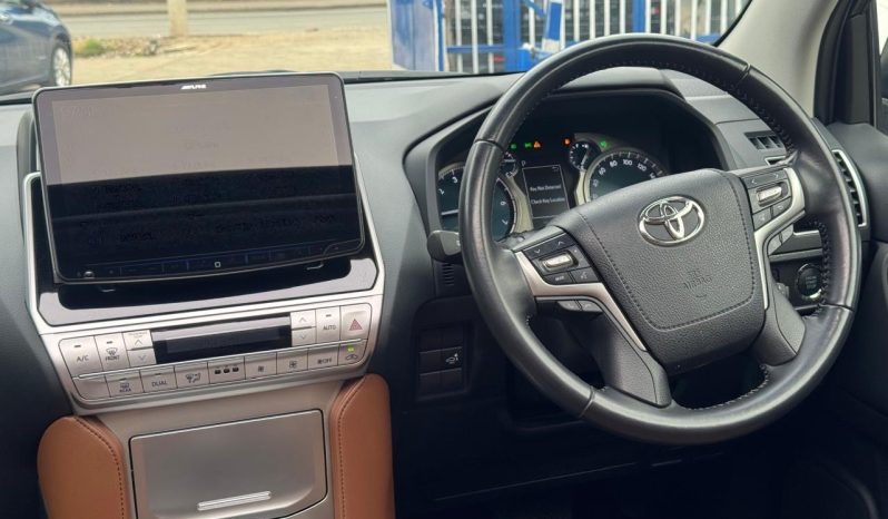 
								Toyota Land Cruiser Prado TXL full									