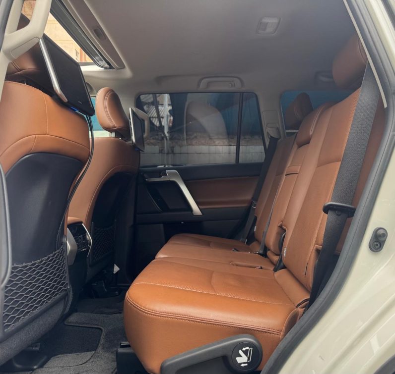 
								Toyota Land Cruiser Prado TXL full									