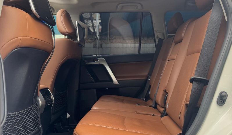 
								Toyota Land Cruiser Prado TXL full									