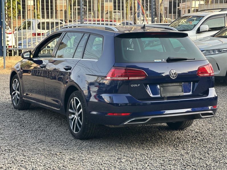 
								Volkswagen Golf full									