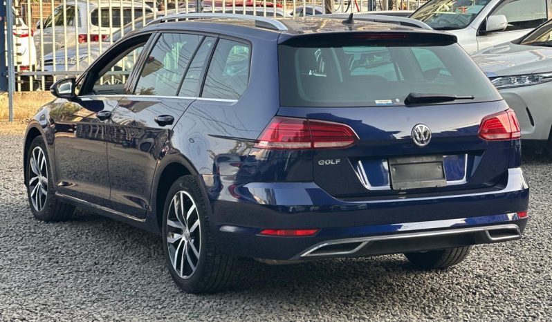 
								Volkswagen Golf full									
