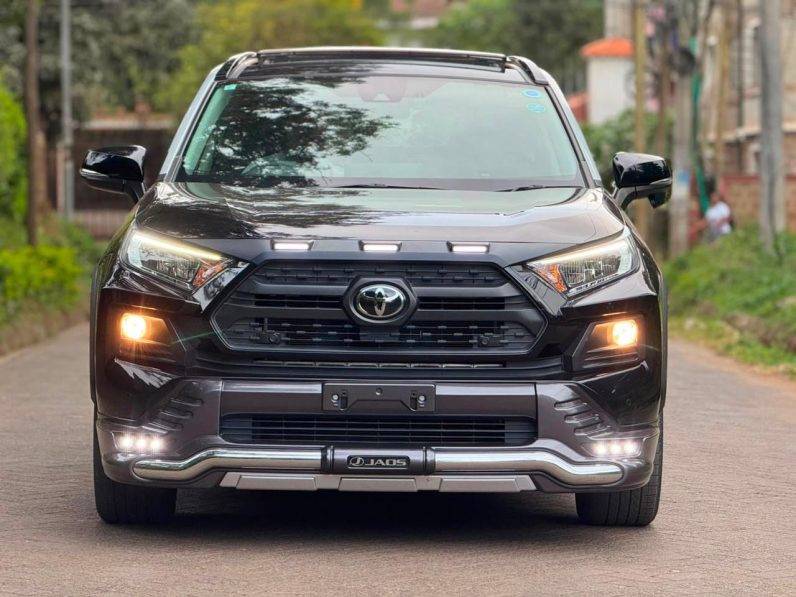 
								Toyota RAV4 full									