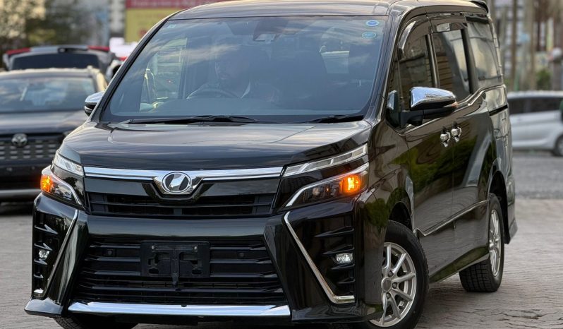 
								Toyota Voxy full									