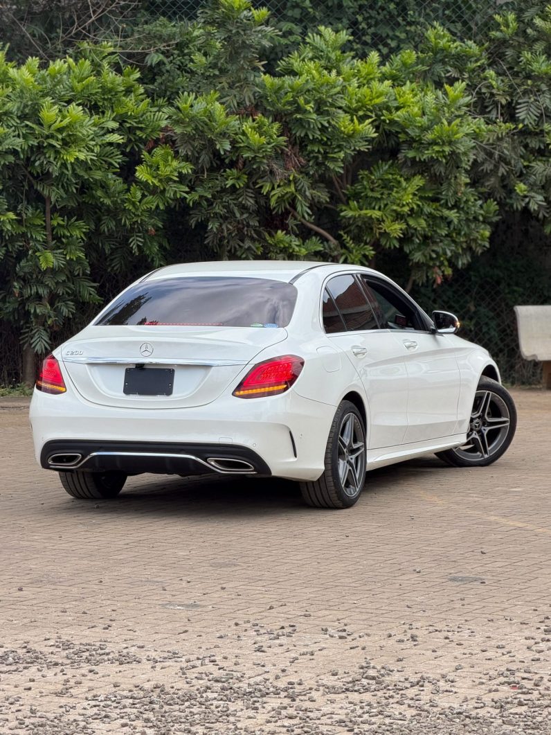 
								Mercedes Benz C200 full									