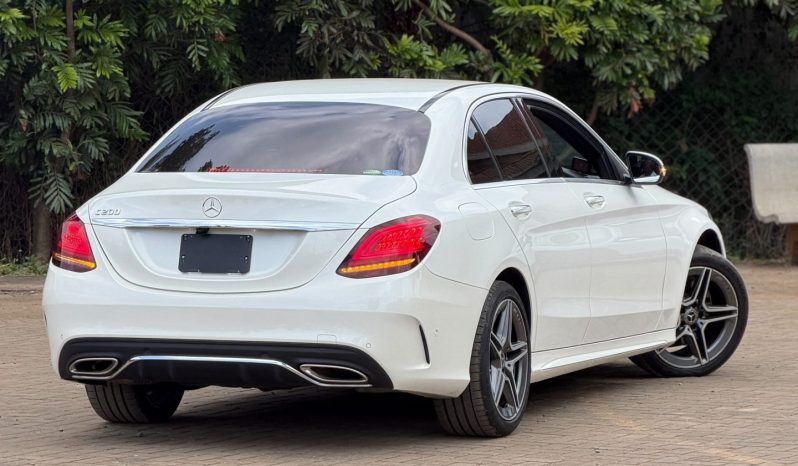 
								Mercedes Benz C200 full									
